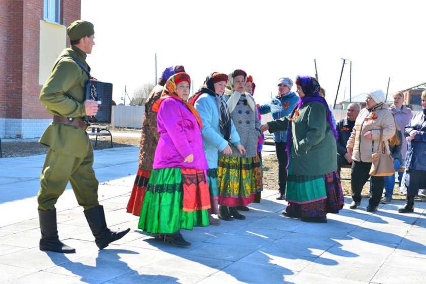 Деревенский парад в честь Дня Победы